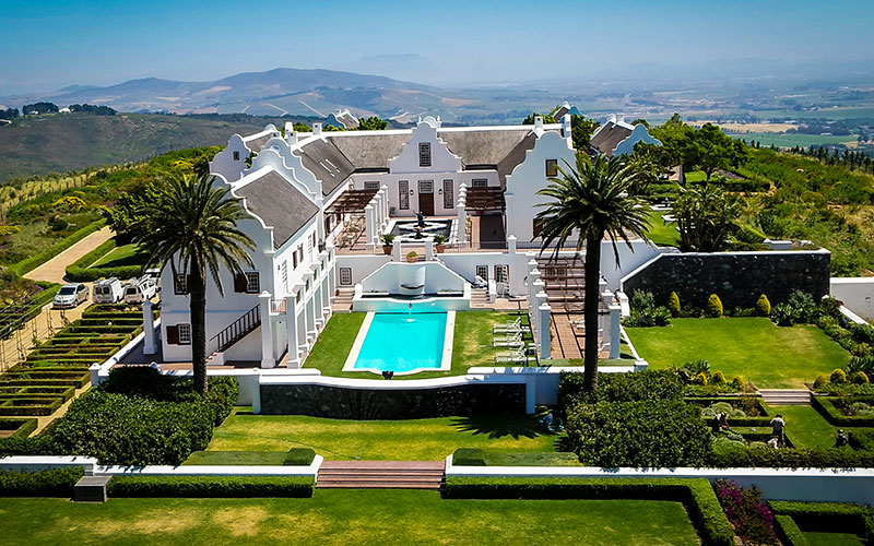 Private luxury villa locations for corporate retreats